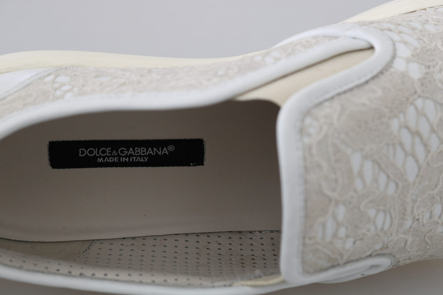 Dolce &amp; Gabbana 화이트 가죽 레이스 슬립 온 로퍼 슈즈