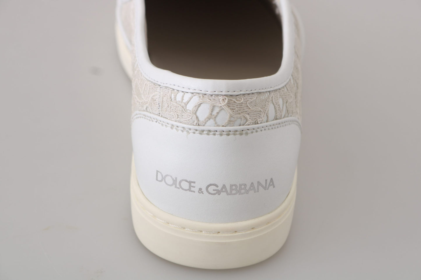 Dolce &amp; Gabbana 화이트 가죽 레이스 슬립 온 로퍼 슈즈